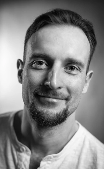 Black-and-white photo portrait of George Volsky